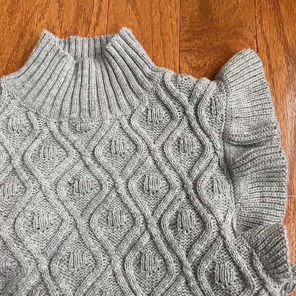 Gray Sleeveless Sweater with Ruffled Sleeves - Picture 2 of 2